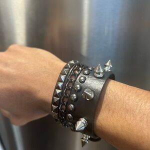 2 pcs Gothic small Spike Chain faux leather punk bracelet emo Rivets Cuff Black